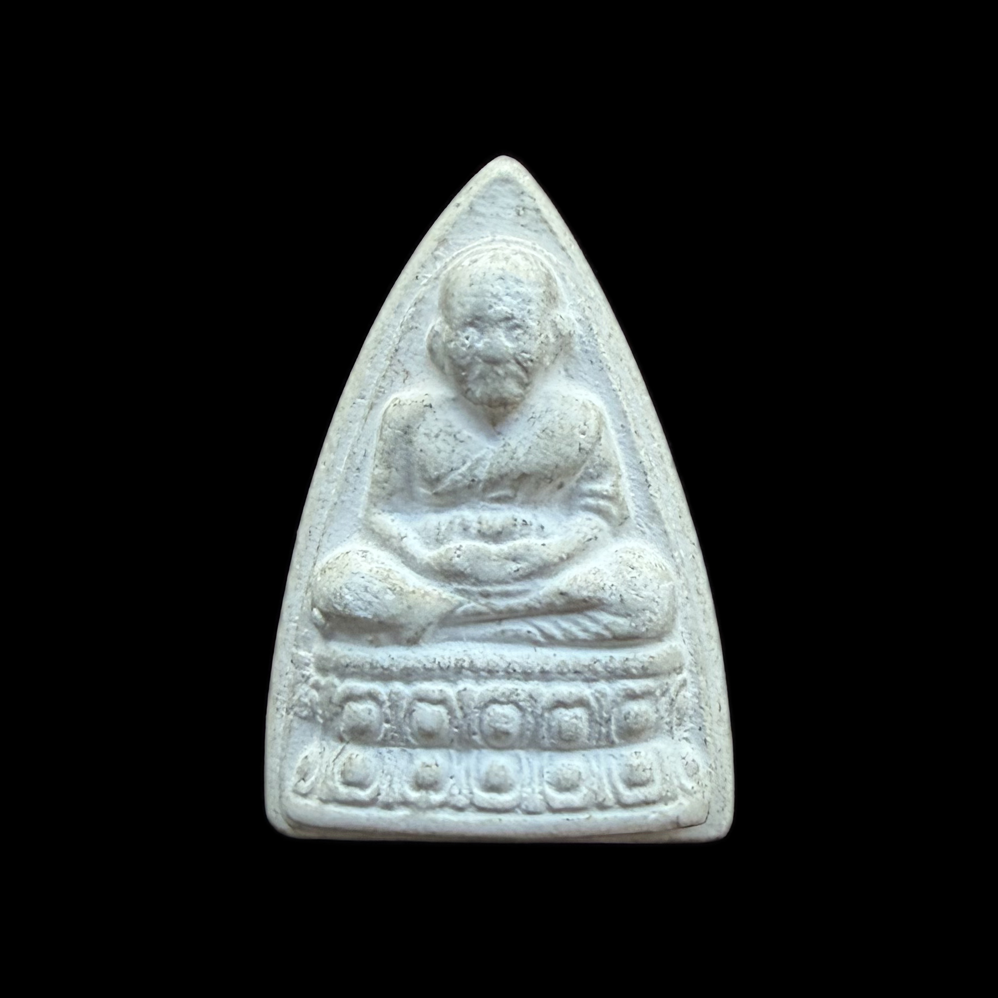 Luang Pu Thuat — White Pointed Arch Form, front view