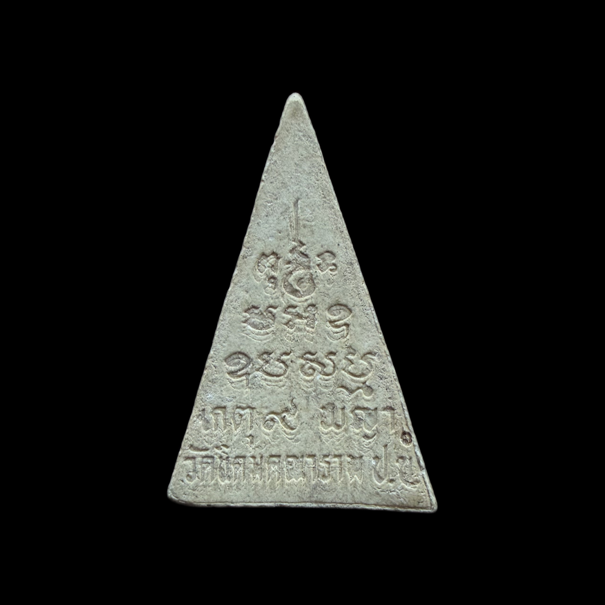 Phra Phuttha Chinnarat — White Tall Triangular Form, back view